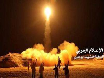 حمله موشکی ارتش یمن به نیروهای مورد حمایت ائتلاف سعودی در غرب یمن